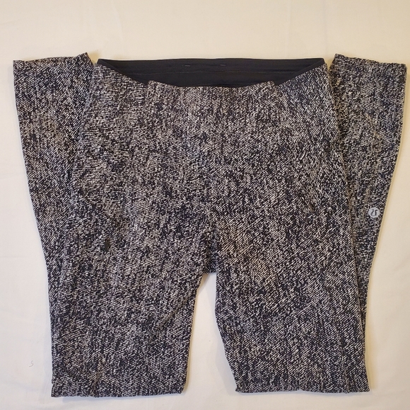 Lululemon Run On Tight 25"‎ Leggings Power Luxtreme Black White Women's Size 4 - Picture 1 of 9